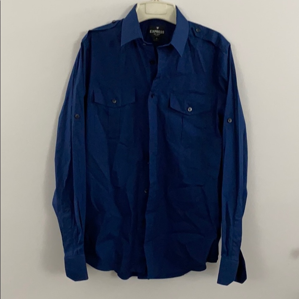Express. Button down. Medium